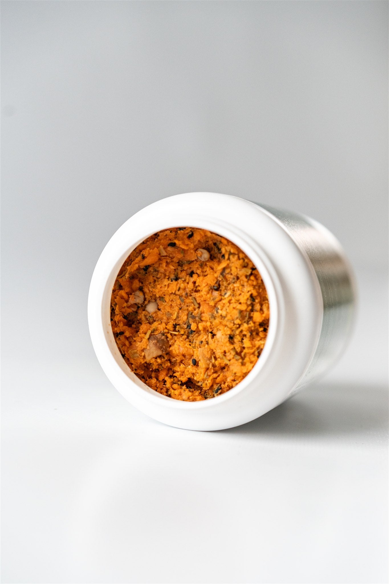 Groenten bokashi inhoud in pot